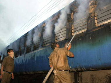 Nanded Bangalore Express Catches Fire
